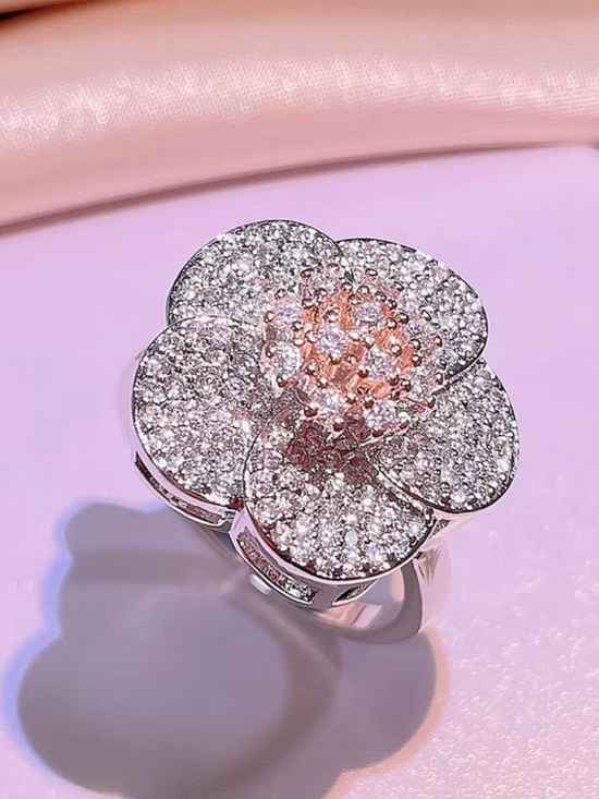 Jewelry - Sparkling Flower Cocktail Ring